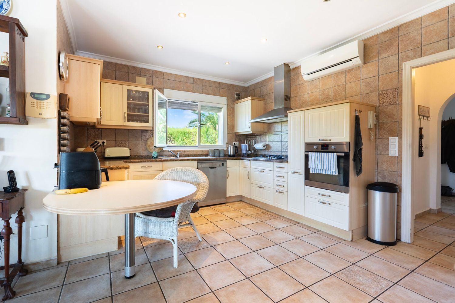 Villa tradicional en venta en Jávea, Costa Nova, con piscina y cerca de calas