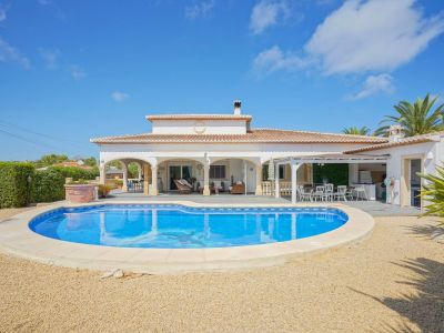 Villa tradicional en venta en Jávea, Costa Nova, con piscina y cerca de calas