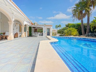 Villa tradicional en venta en Jávea, Costa Nova, con piscina y cerca de calas