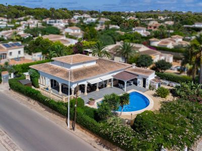 Villa tradicional en venta en Jávea, Costa Nova, con piscina y cerca de calas