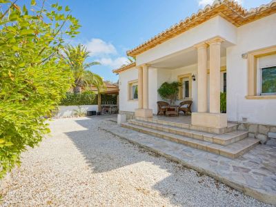 Villa tradicional en venta en Jávea, Costa Nova, con piscina y cerca de calas