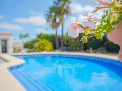 Villa tradicional en venta en Jávea, Costa Nova, con piscina y cerca de calas