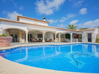 Villa tradicional en venta en Jávea, Costa Nova, con piscina y cerca de calas