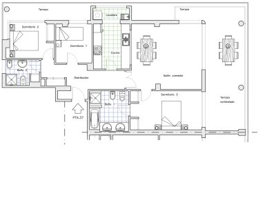 Plano detallado de un ático de tres dormitorios y dos baños, con una amplia terraza acristalada en el salón-comedor y una terraza adicional accesible desde la cocina y un dormitorio.