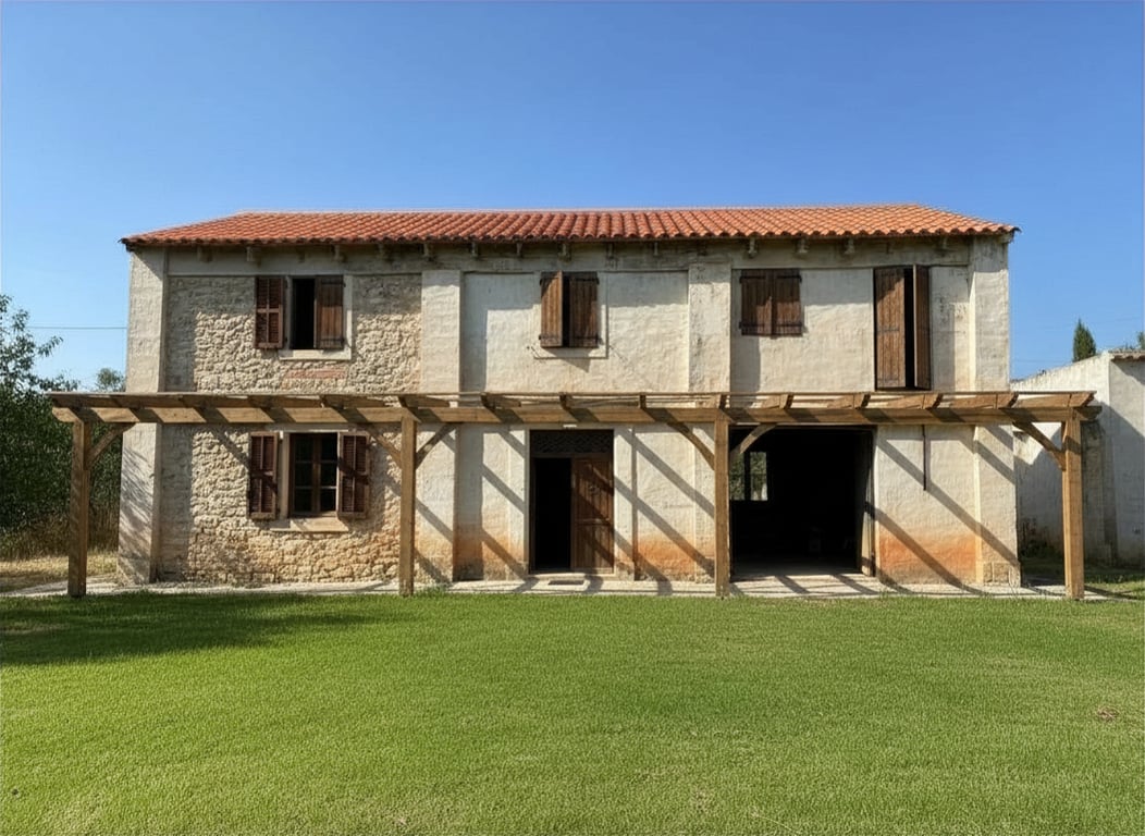 Fachada principal de dos plantas con tejado de teja roja, muros de piedra y enlucidos, y una pérgola de madera sobre el césped. Fachada principal de dos plantas con tejado de teja roja, muros de piedra y enlucidos, y una pérgola de madera sobre el césped.