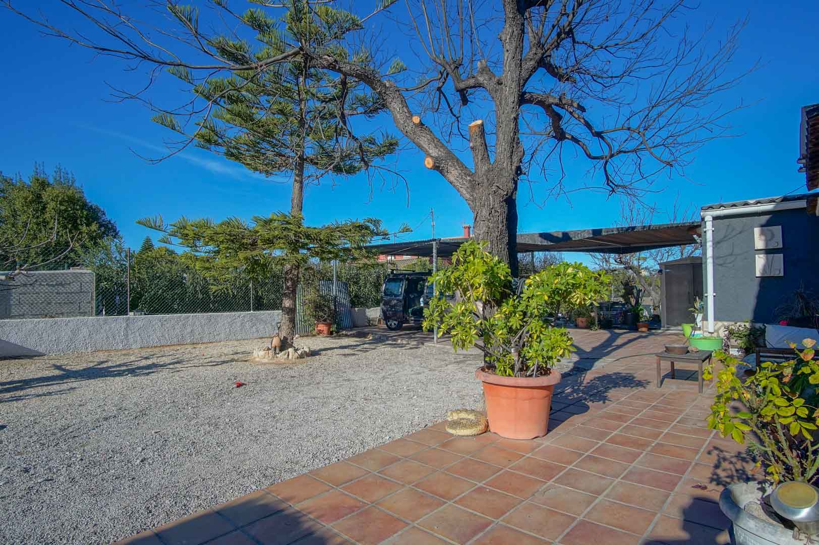 Terraza exterior y jardín