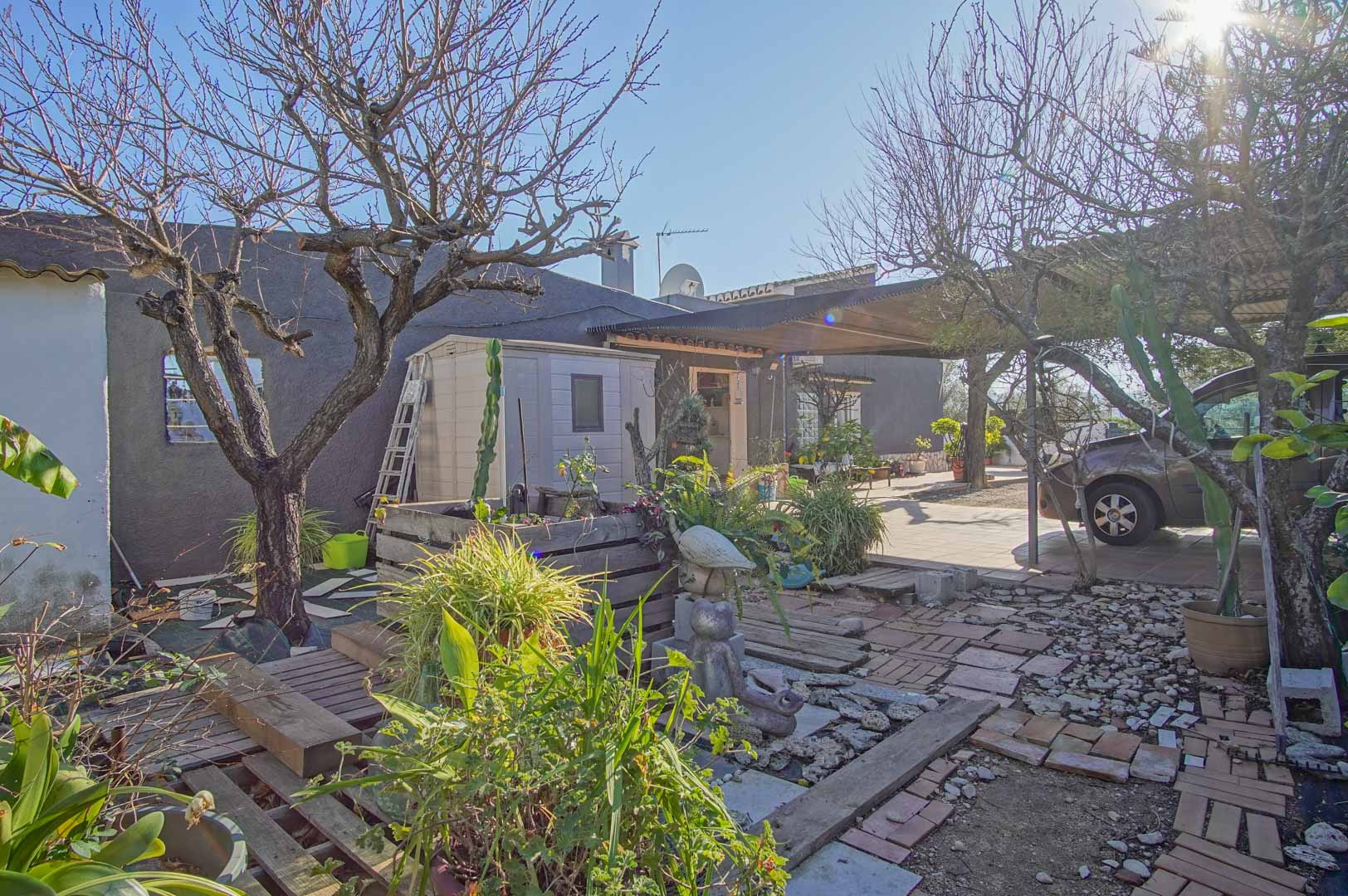 Jardín y exterior de la casa