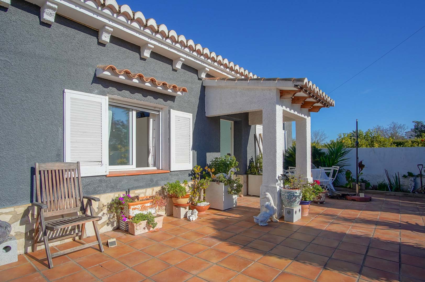 Porche y terraza exterior