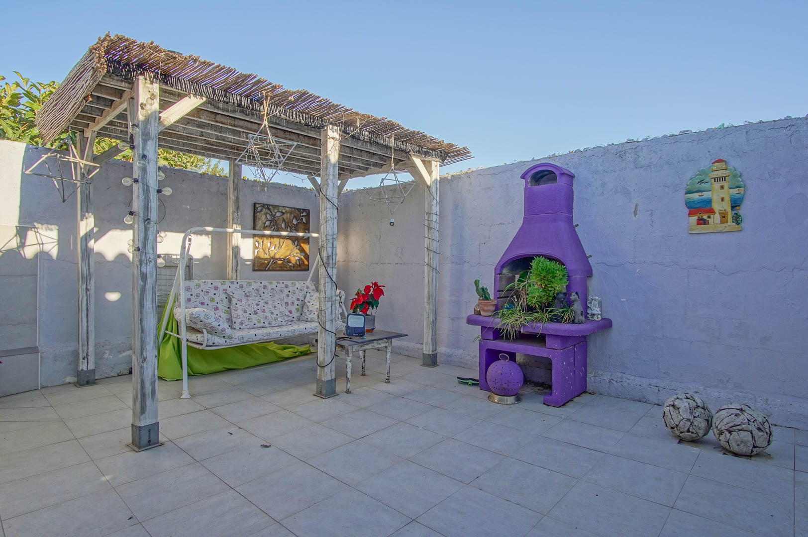 Terraza privada con pérgola