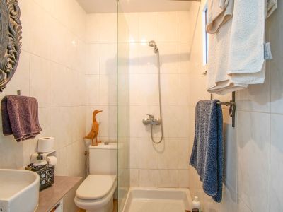 Cuarto de baño con ducha