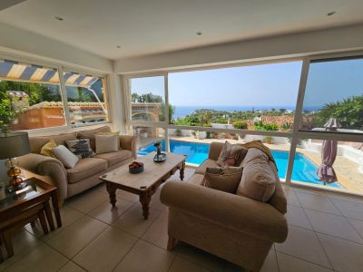 Salón con vistas al mar