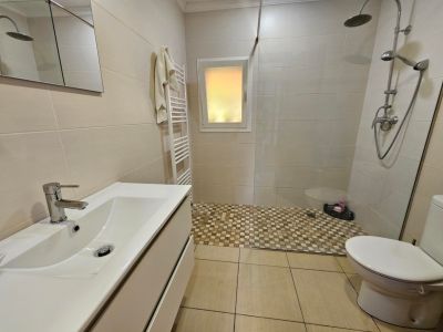 Cuarto de baño con ducha