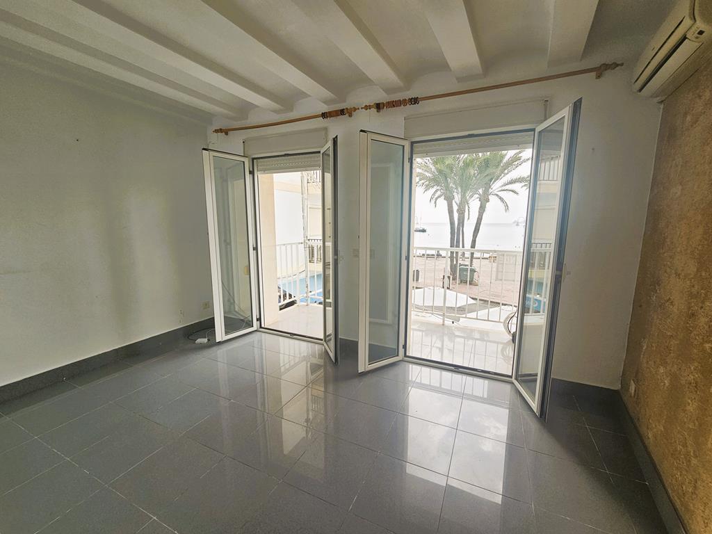 Salón con acceso al balcón