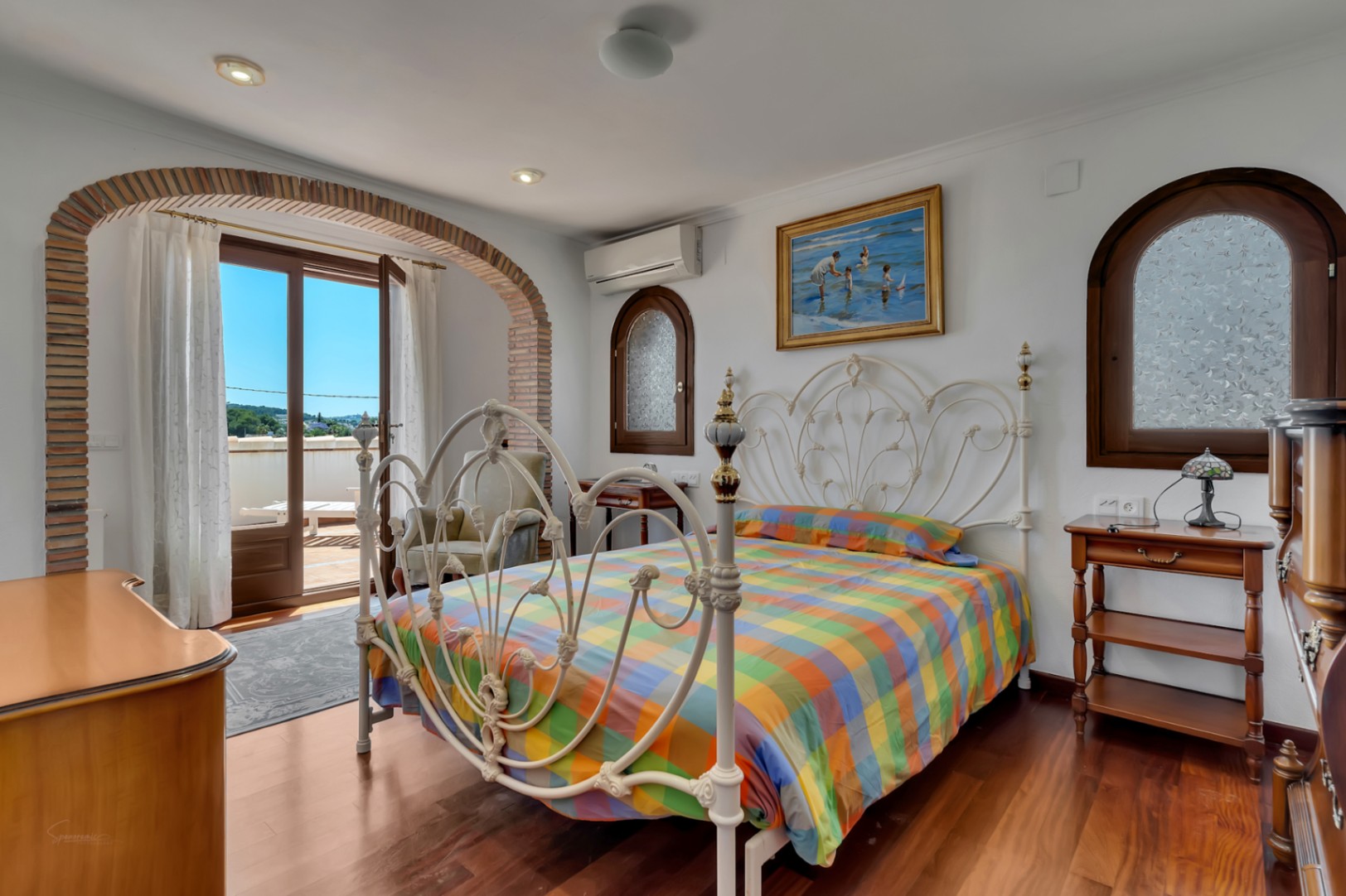 Dormitorio con acceso a terraza