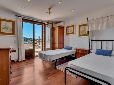 Dormitorio con acceso a la terraza
