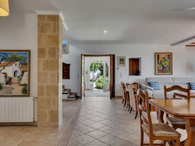Salón y entrada