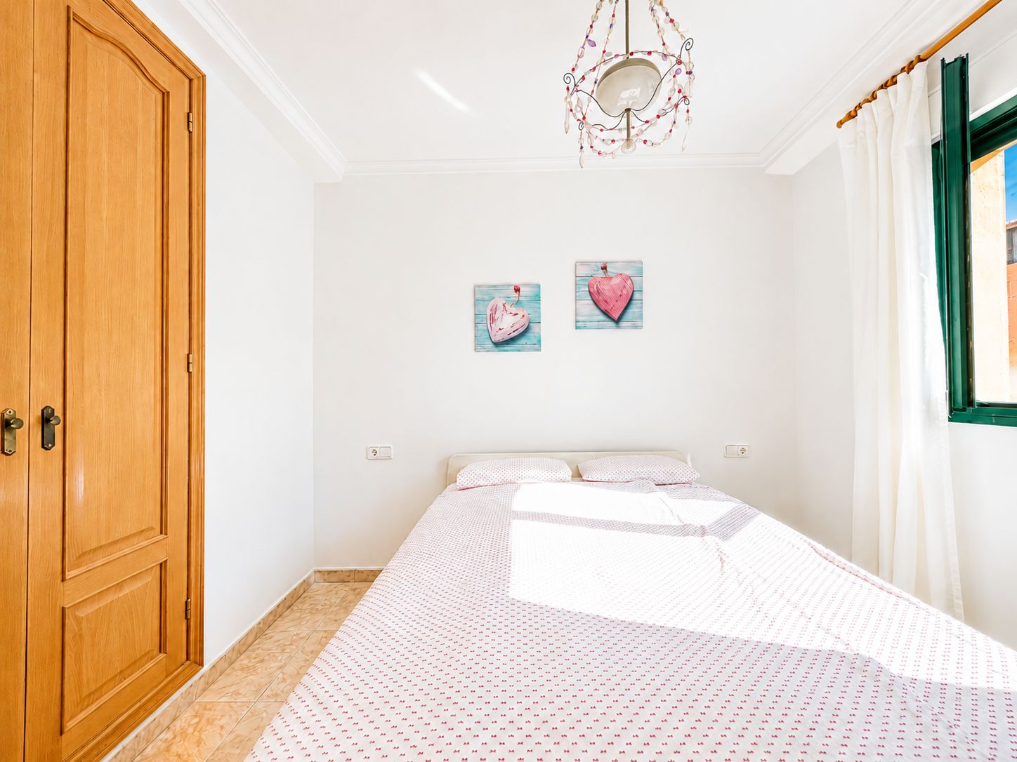 Dormitorio con ventana Dormitorio con ventana