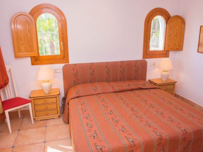 Villa en venta en Javea, vistas al mar y parcela grande