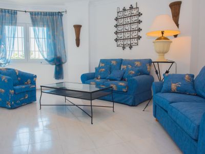 Villa en venta en Javea, vistas al mar y parcela grande