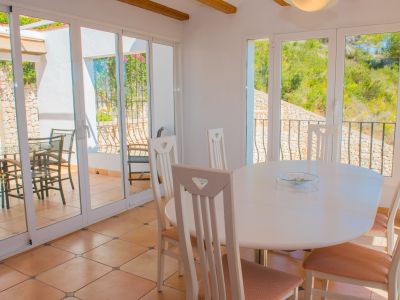 Villa en venta en Javea, vistas al mar y parcela grande