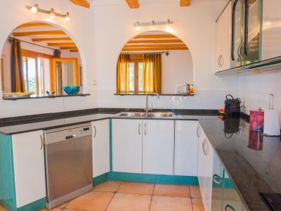 Villa en venta en Javea, vistas al mar y parcela grande
