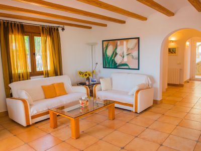 Villa en venta en Javea, vistas al mar y parcela grande