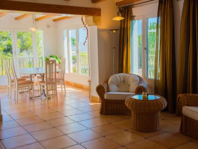 Villa en venta en Javea, vistas al mar y parcela grande