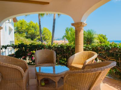 Villa en venta en Javea, vistas al mar y parcela grande