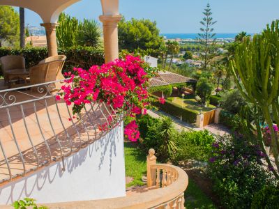 Villa en venta en Javea, vistas al mar y parcela grande