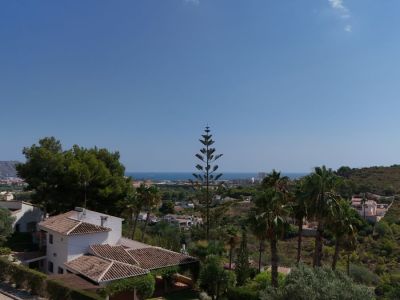 Villa en venta en Javea, vistas al mar y parcela grande