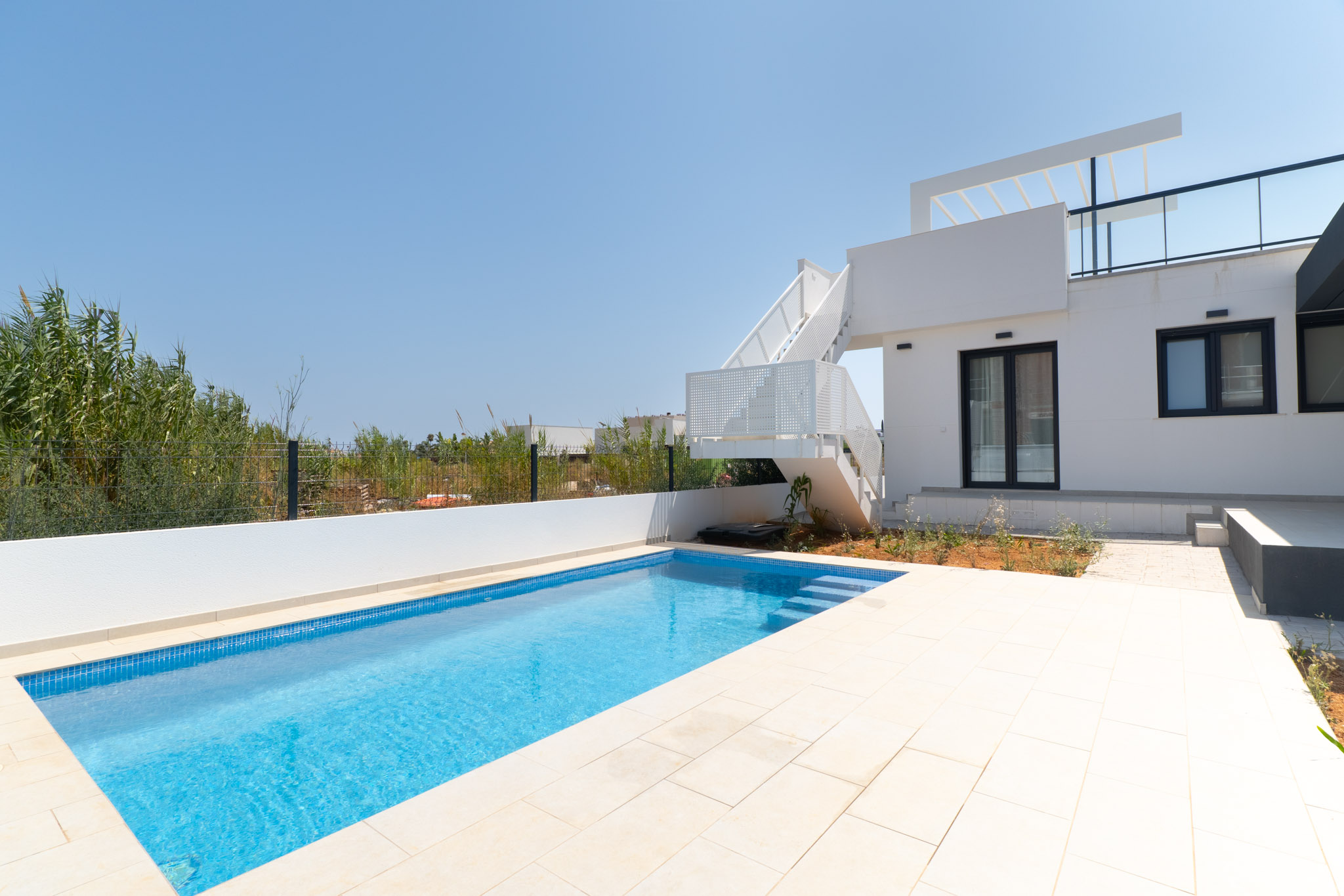 Piscina privada y terraza