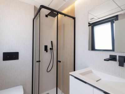 Cuarto de baño con ducha