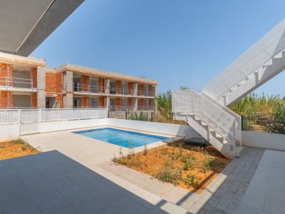 Piscina privada y terraza