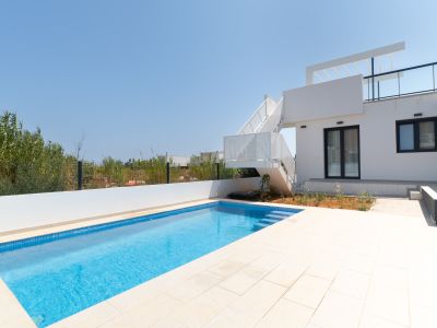Piscina privada y terraza