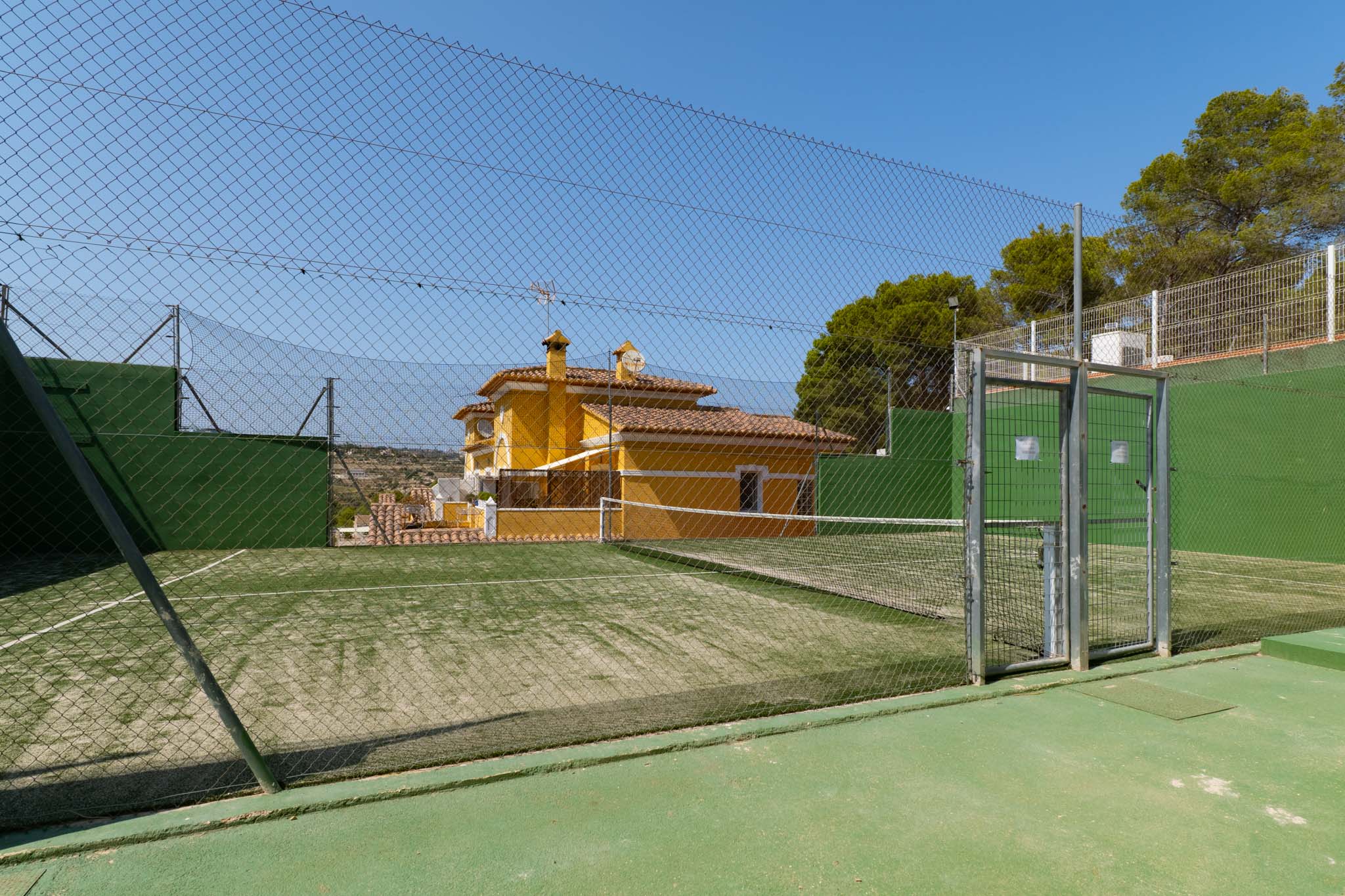 Pista de pádel comunitaria