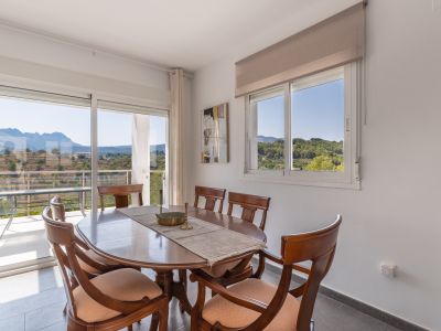 Comedor con vistas a la montaña