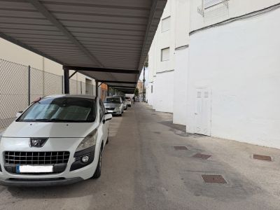 Aparcamiento privado cubierto