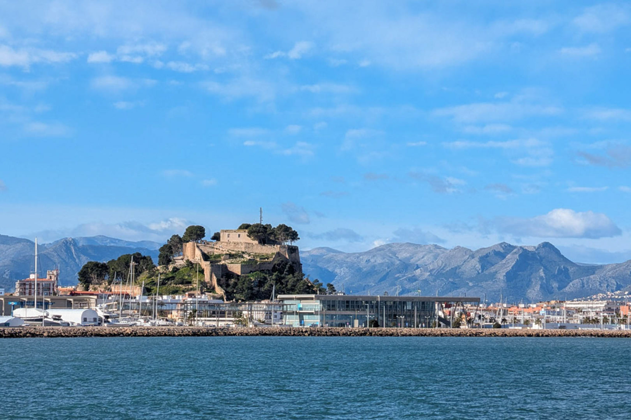 Vistas al mar y al castillo
