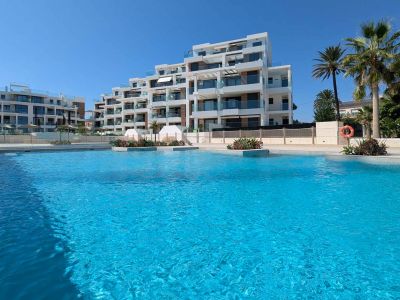 Piscina comunitaria y complejo residencial