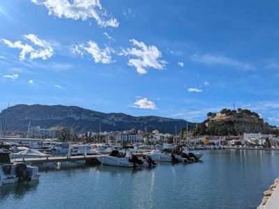 Puerto deportivo y castillo de Denia
