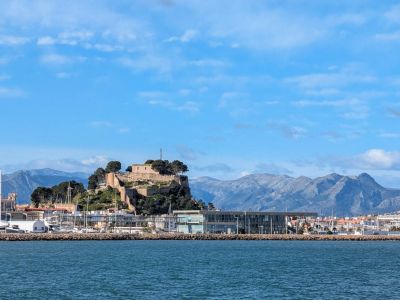 Vistas al mar y al castillo