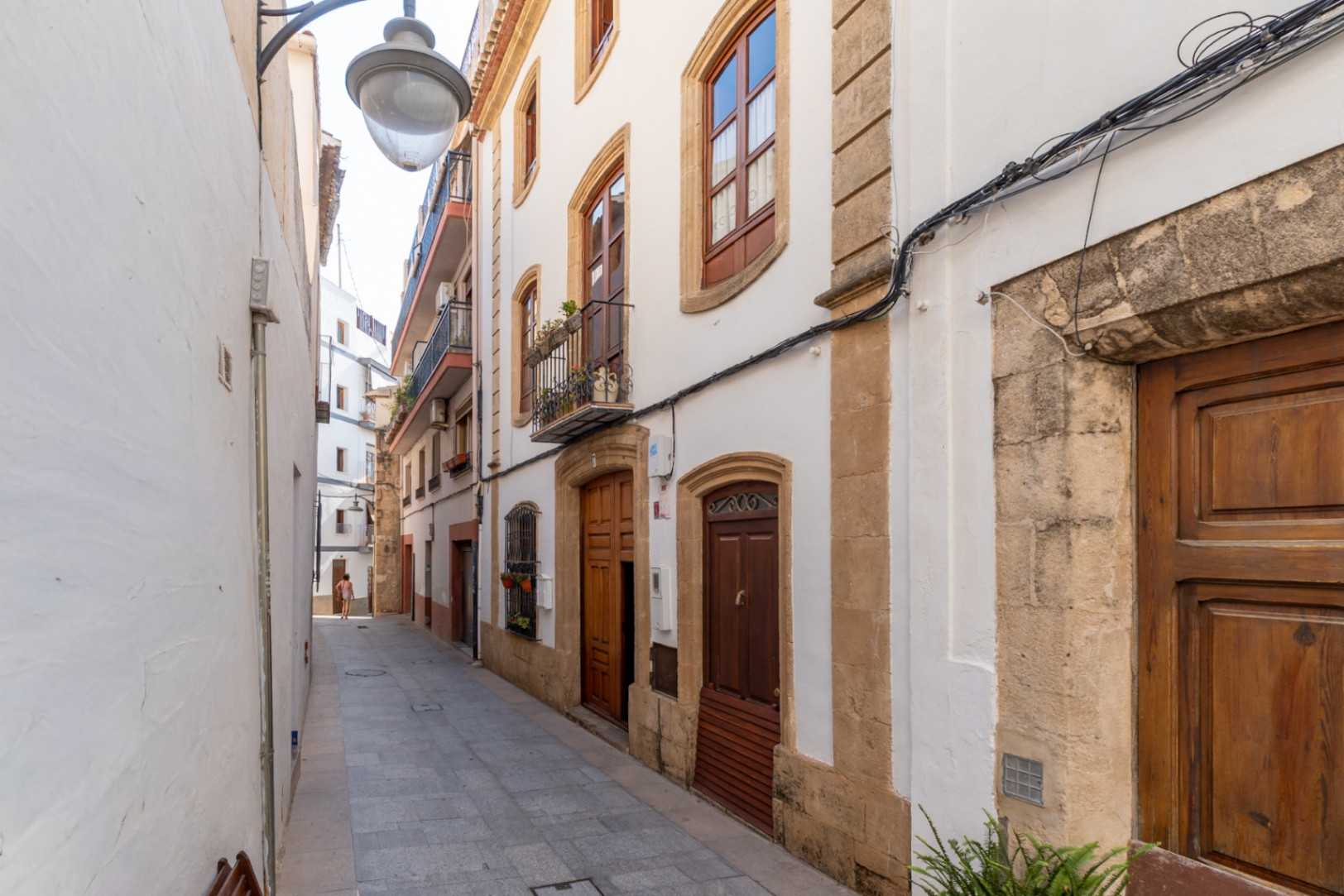 Fachada exterior y calle Fachada exterior y calle