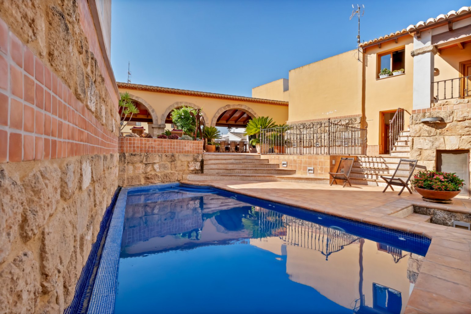 Patio interior con piscina Patio interior con piscina