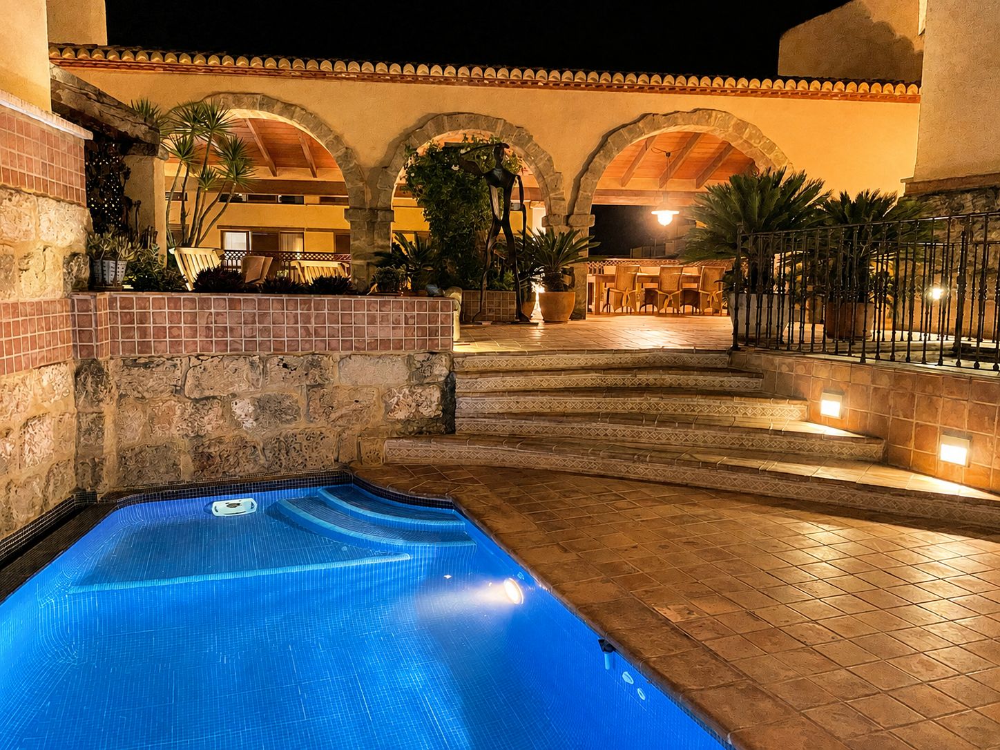 Piscina privada y terraza cubierta Piscina privada y terraza cubierta