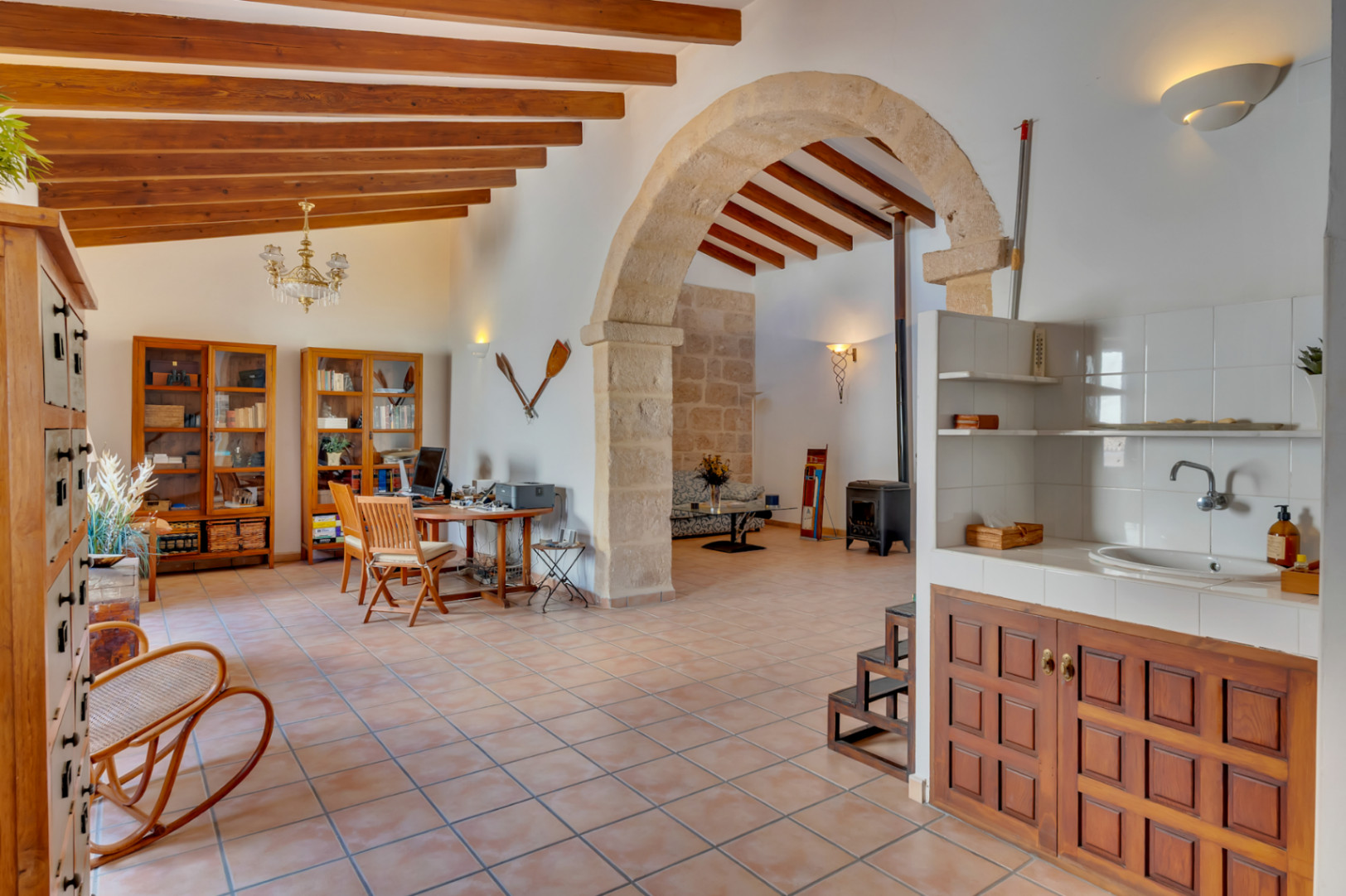 Salón y zona de despacho Salón y zona de despacho