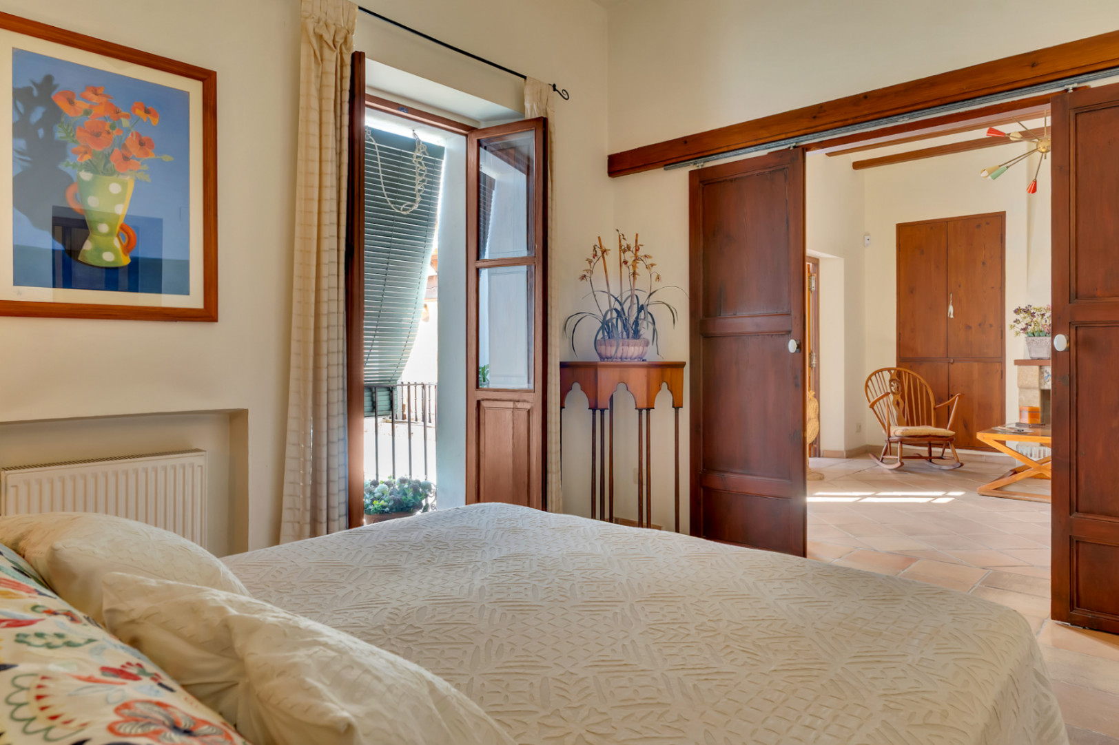 Dormitorio con balcón Dormitorio con balcón