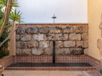 Ducha exterior en el patio