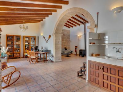 Salón y zona de despacho