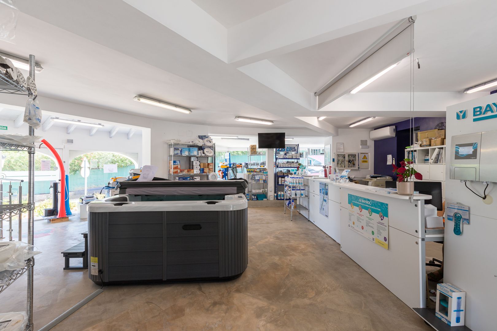 Interior del local comercial Interior del local comercial