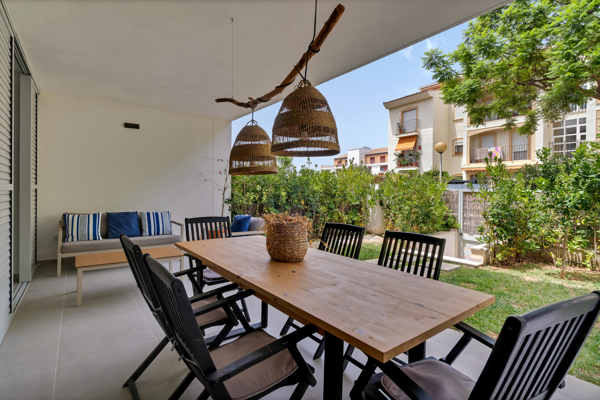 Terraza cubierta y jardín privado Terraza cubierta y jardín privado